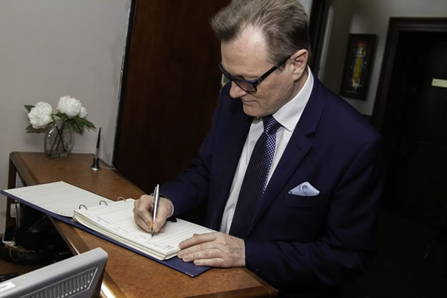 Vice-Chancellor of Queens University, Professor Ian Greer signing St Mary's Visitor Guestbook